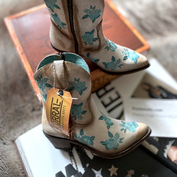 Corral Rose Embroidery Ankle Western Boots - Picture 12 of 13